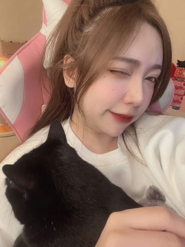 「蜜絲歐妮診所」的天鵝頸手術——讓臉部輪廓更加完美