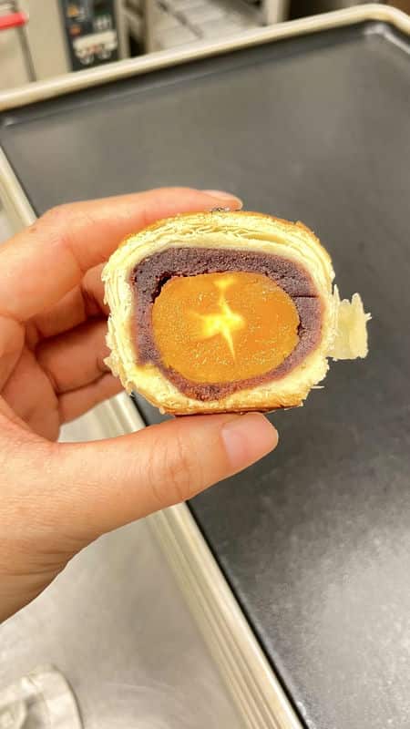 2025年必試的晴天菓子蛋黃酥,讓你一口愛上!