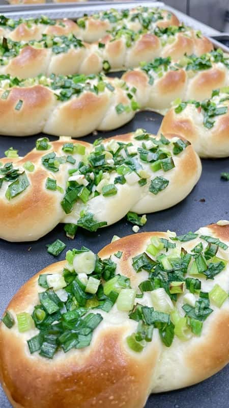 晴天菓子打造2025美味新高度，柔軟麵包與鹽可頌成熱賣！