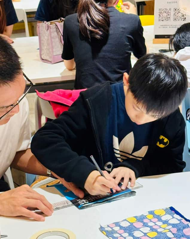 親子共學的創意時光高雄華友聯共學館手作零錢包活動，非常有意義