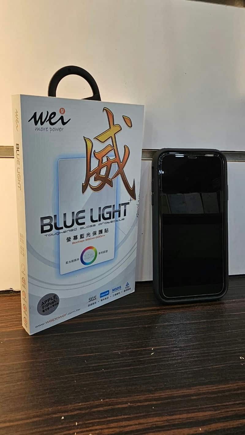膜力威iPhoneAR增透抗藍光保護貼：上班族和學生的眼睛守