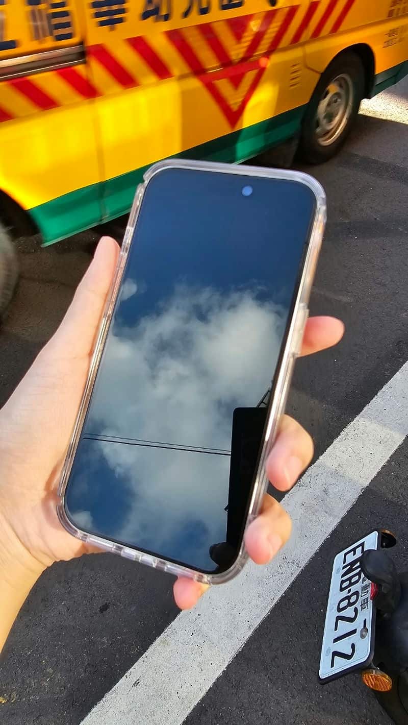 膜力威iPhoneAR增透抗藍光保護貼：上班族和學生的眼睛守