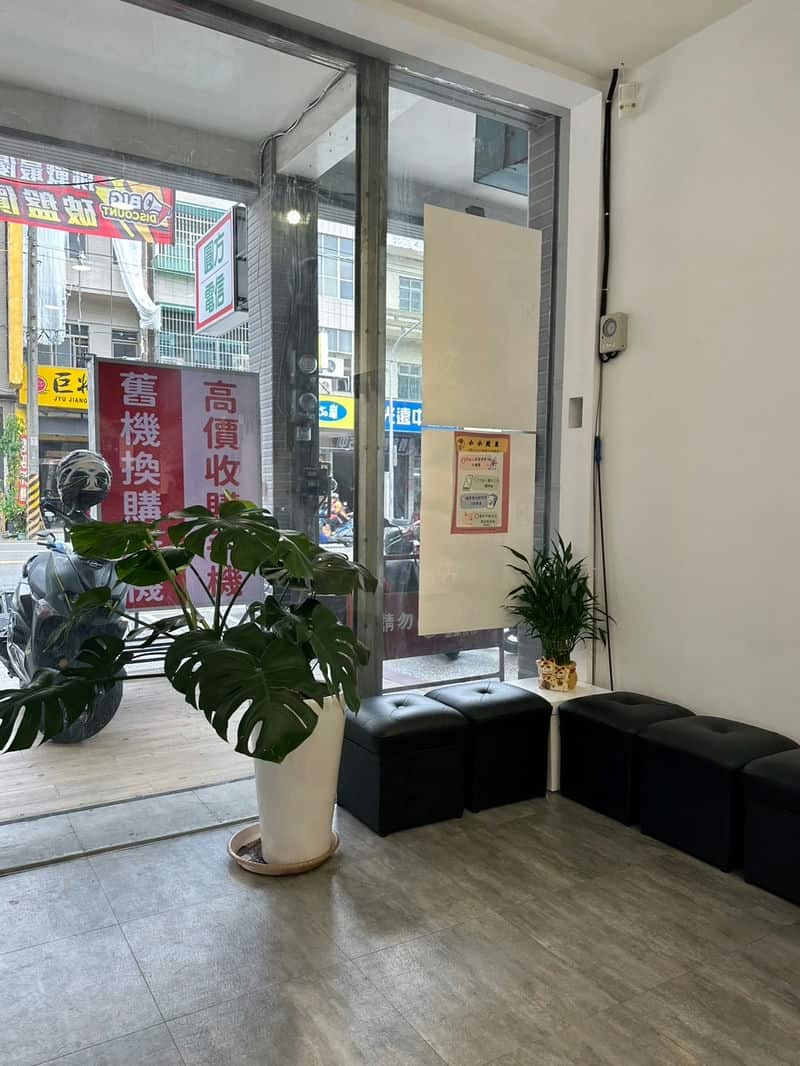 iPhone螢幕壞了圓方電信鳳山店快速維修超驚艷！