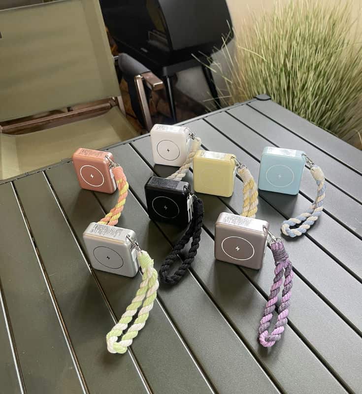 Yooxin科技：8合1MAX行動電源，遊戲迷與商務人士的必