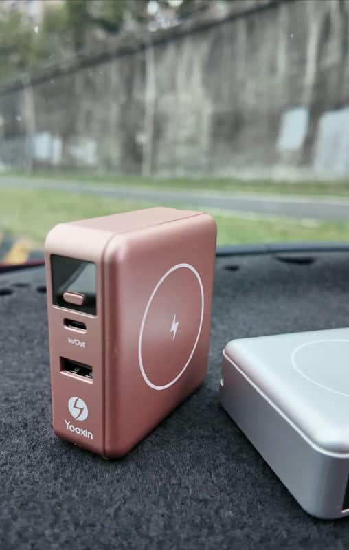 為什麼Yooxin科技八合一 MAX行動電源是上班族和學生的